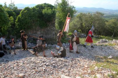 La procession reprend