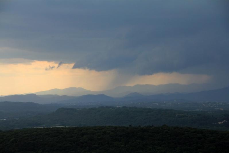 Pluie au loin